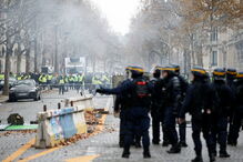 'Coletes amarelos' em confrontos com as autoridades em Paris