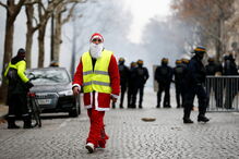 'Coletes amarelos' em confrontos com as autoridades em Paris