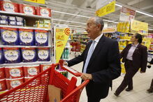 Marcelo Rebelo de Sousa participa na recolha de alimentos no Banco Alimentar