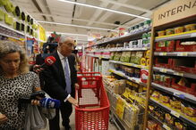 Marcelo Rebelo de Sousa participa na recolha de alimentos no Banco Alimentar