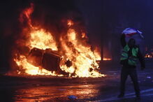 Caos e destruição provocados pelos protestos dos 'coletes amarelos' 