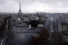 Caos e destruição provocados pelos protestos dos 'coletes amarelos' 