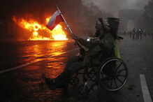 Caos e destruição provocados pelos protestos dos 'coletes amarelos' 