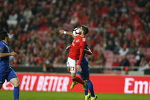 Jogadores em ação no Benfica - Feirense