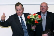 Os antigos presidentes dos EUA e URSS,  George H. W, Bush e Mikahil Gorbatchov 