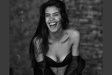 Atriz Isabela Valadeiro mostra fotos sensuais