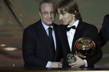 Modric volta a bater Ronaldo este ano e é o melhor do Mundo