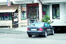 Vestígios da destruição depois de vários disparos, a 15 de abril 