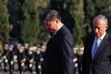 Presidente chinês recebido por Marcelo na chegada a Lisboa