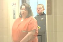 Mulher de 136 quilos senta-se em cima do namorado e mata-o