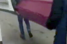 Transportam caixão no metro de Moscovo