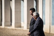 Xi Jinping  e António Costa furaram o protocolo para conversarem a sós, após  uma declaração conjunta sem questões