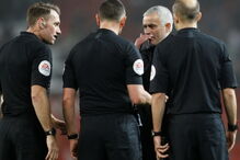 Mourinho volta a perder pontos na Liga Inglesa