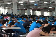 Operário fabril recebe um cêntimo por cada boneca vendida por 40 euros