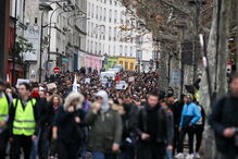 Protestos de estudantes em França levam polícia a recorrer a gás lacrimogéneo 