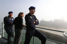 Comandante exonerado Valter Bulha de Almeida, juntamente com o atual Chefe do Estado-Maior da Armada e da secretária de estado da Defesa