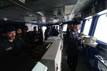 Valter Bulha de Almeida ao comando da fragata Corte-Real