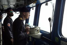 Valter Bulha de Almeida ao comando da fragata Corte-Real