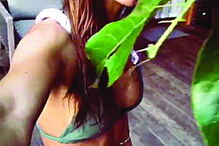 Carolina Patrocínio com o marido, Gonçalo Uva, em São Tomé