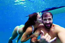 Carolina Patrocínio com o marido, Gonçalo Uva, em São Tomé