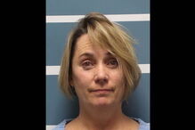 Professora Margaret Gieszinge detida por cortar cabelo a aluno