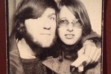 Guarda presente de Natal de ex-namorada e abre-o 47 anos depois