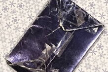 Guarda presente de Natal de ex-namorada e abre-o 47 anos depois