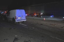 Carro circula em contramão na A1 e provoca dois acidentes