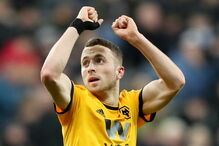 Diogo Jota decisivo em triunfo dos 'Wolves' em Newcastle nos descontos