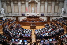 Tensão social marca último debate quinzenal do ano