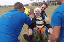 Avó radical salta de paraquedas aos 102 anos