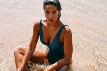 Atriz Inês Monteiro revela curvas sensuais