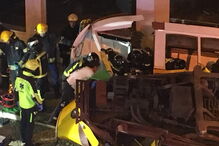 Elétrico capota na Lapa em Lisboa