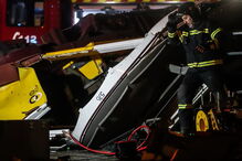 Elétrico capota na Lapa em Lisboa	