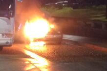 Carro incendeia-se junto a jardim em Marco de Canaveses