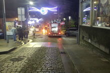 Carro incendeia-se junto a jardim em Marco de Canaveses