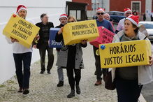 Professores manifestam-se em frente ao Ministério da Educação