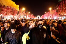 Vídeos mostram violência entre 