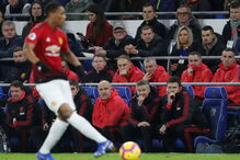 Manchester United goleia no primeiro jogo sem Mourinho