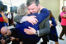 Na sentença, em setembro de 2010, abraçada a Pedro Namora