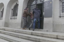 Homem que atirou a matar em torneio de sueca fica em prisão preventiva.