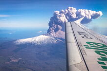 Vulcão Etna entra em erupção e obriga a encerrar Aeroporto de Catânia