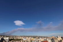  Vulcão Etna entra em erupção e obriga a encerrar Aeroporto de Catânia