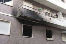 Prédio onde ocorreu incêndio, na rua Leão de Oliveira, em Alcântara. As chamas terão tido origem num aquecedor