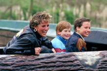 Princesa Diana com os filhos Harry e William