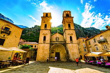 Catedral de São Trifão é um monumento românico 