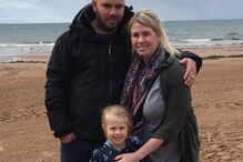 Lisa Wells, o marido e a filha de seis anos