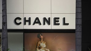 Grupo de assaltantes rouba loja da Chanel em Paris e foge de mota