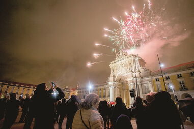 Lisboa espera a presença de 200 mil pessoas no Terreiro do Paço, onde serão instaladas nove entradas com revista e interdição de vários objetos 