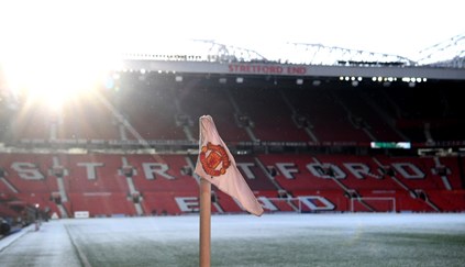 Surto de covid-19 “fecha” Manchester United durante pelo menos 24 horas e  adia jogo com o Brentford